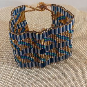 Beaded cuff bracelet blue an gold glass beads